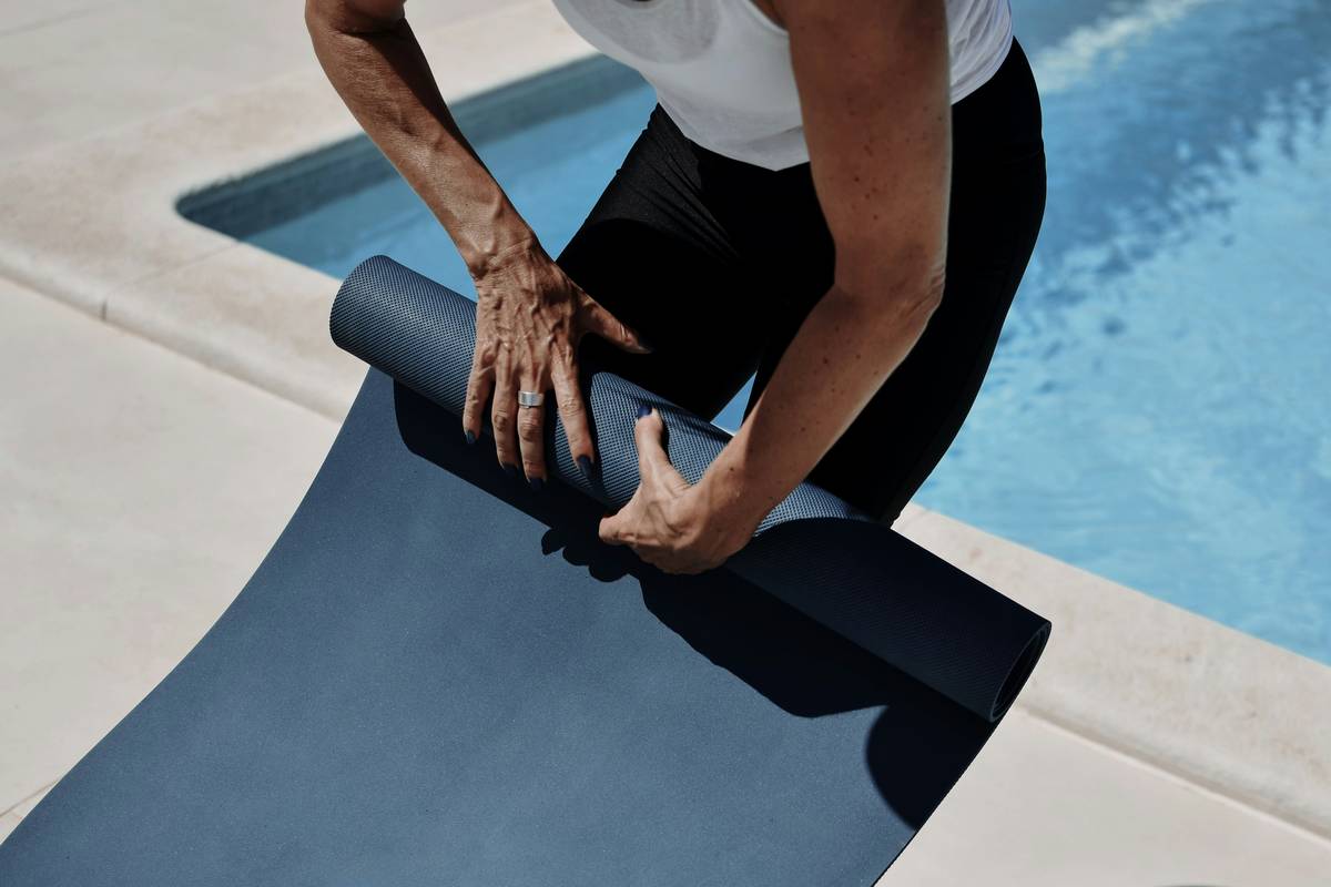 How to Sanitize Yoga Mat: The Non-Toxic, Gym-Owner Trick Most Teachers Won’t Share